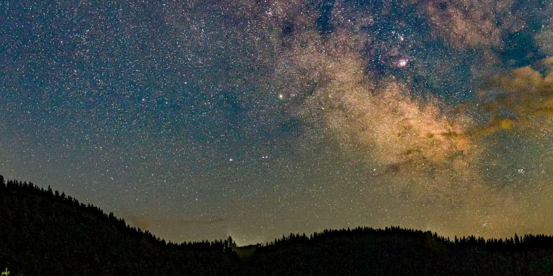 Ce putem observa pe cerul de vară? Stele, nebuloase, roiuri stelare și galaxii